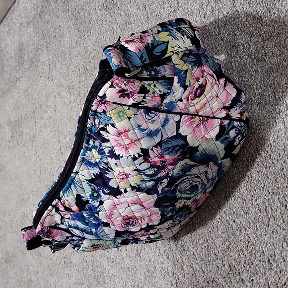 *SOLD*Vera Bradley women's crossbody bag or shoulder bag - Picture 6 of 8